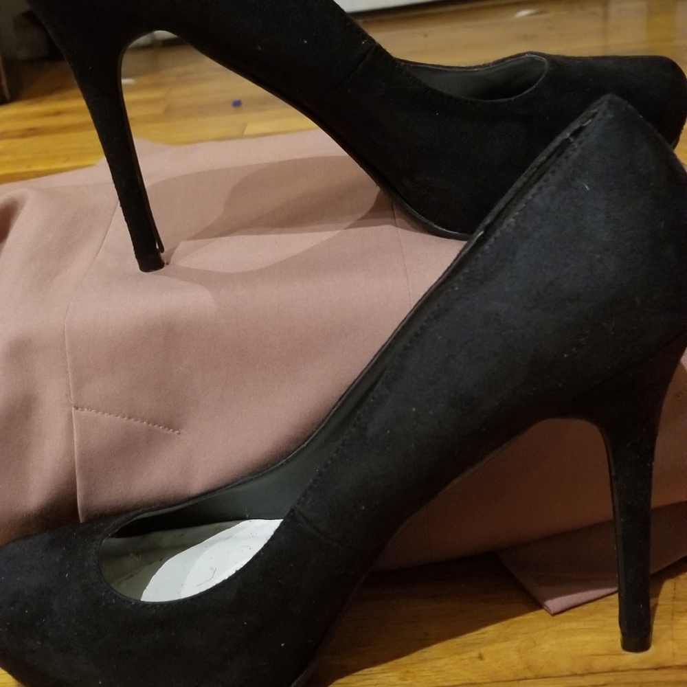 Sexy black shoes with 4 inch heel